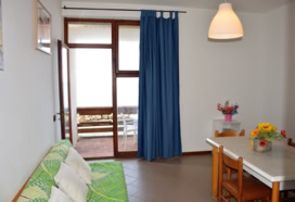 zona cucina e terrazza trilocale vista mare